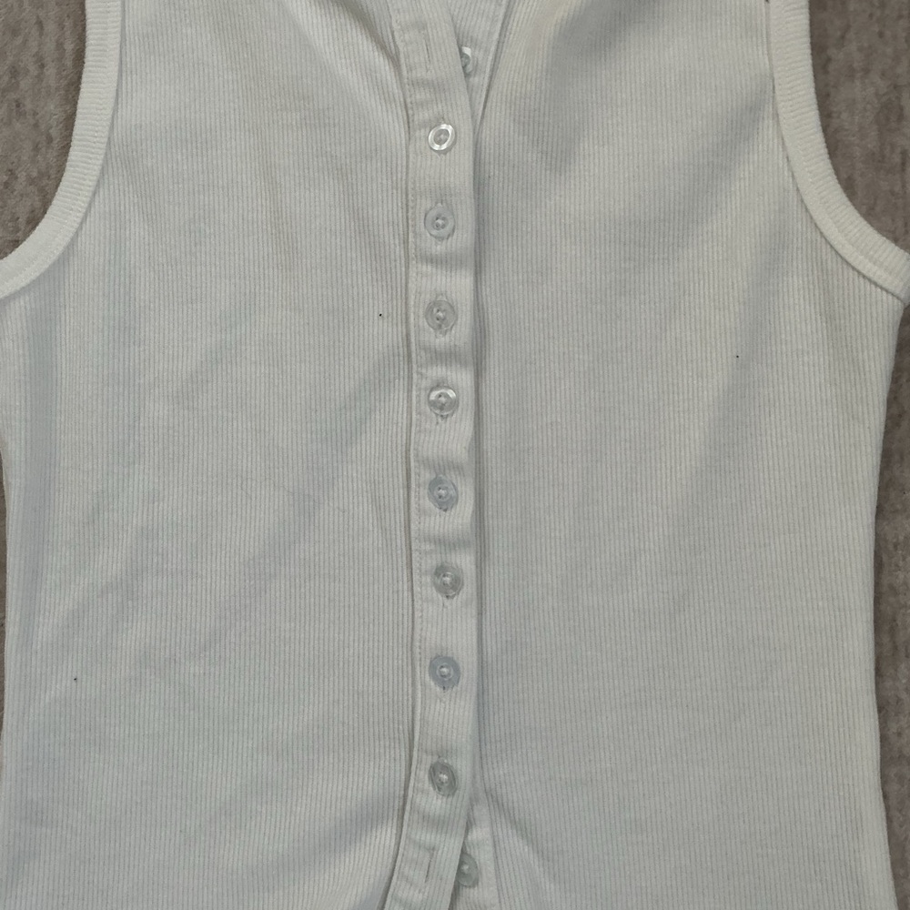 Classic White Ribbed Button-Front Tank Top - Picture 2 of 5